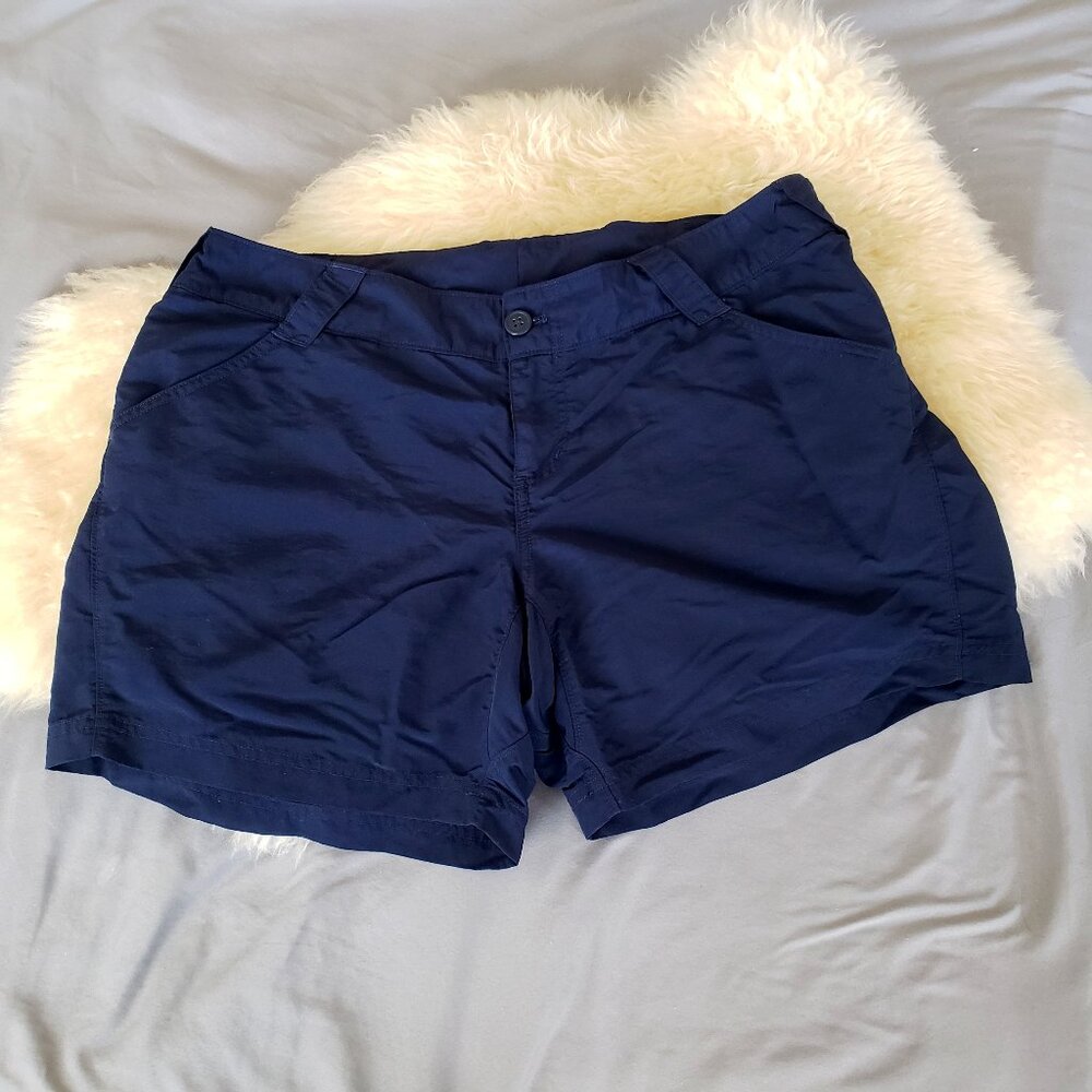 Columbia PFG Shorts. Size L (10-12) Pockets! Navy color. 6" length
